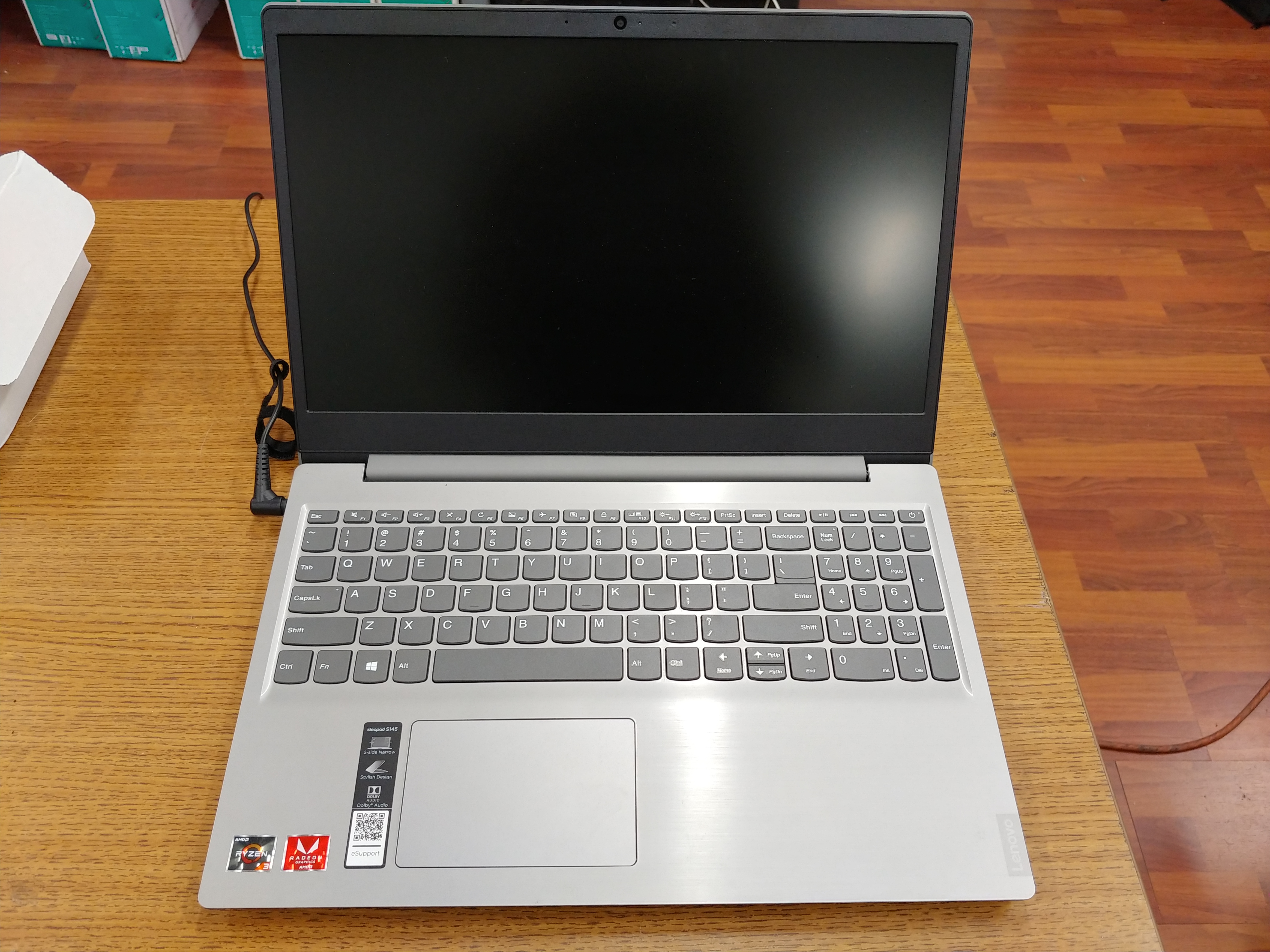 Lenovo 81UT Laptop